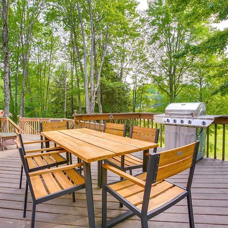 Family-Friendly Cadillac Home With Golf Course Views Extérieur photo